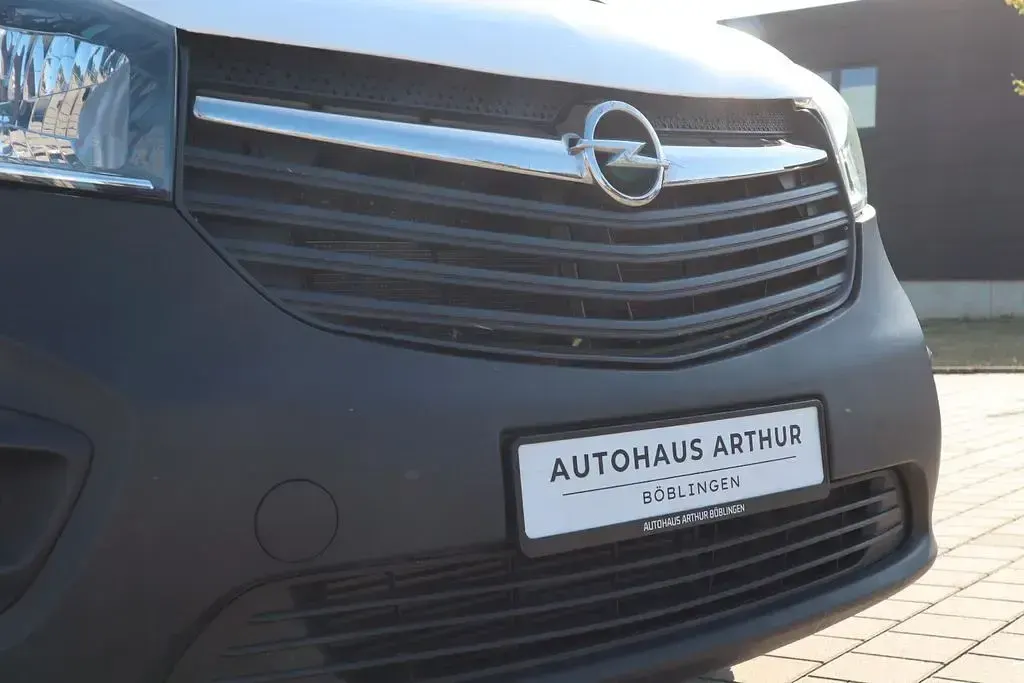 Gebraucht Opel Vivaro 90 PS (66 kW) 2015 Weiß Van / Kleinbus