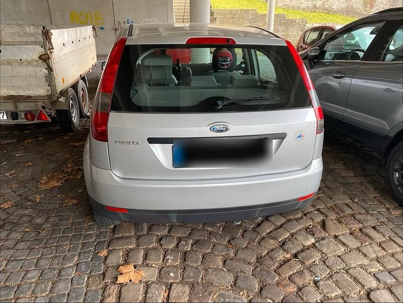 Gebraucht Ford Fiesta 69 PS (50 kW) 2003 Silber Kleinwagen
