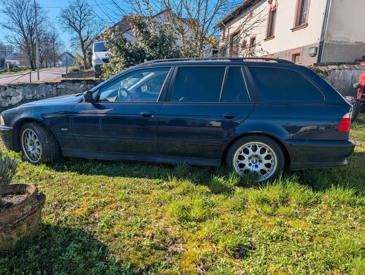 Gebraucht BMW 525 192 PS (141 kW) 2001 Blau Kombi