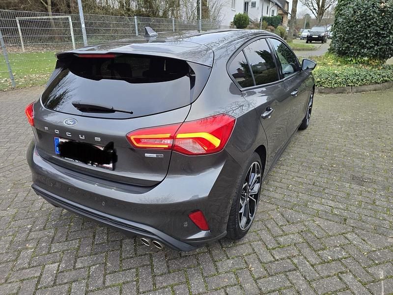 Gebraucht Ford Focus ST-Line 125 PS (91 kW) 2020 Grau Limousine