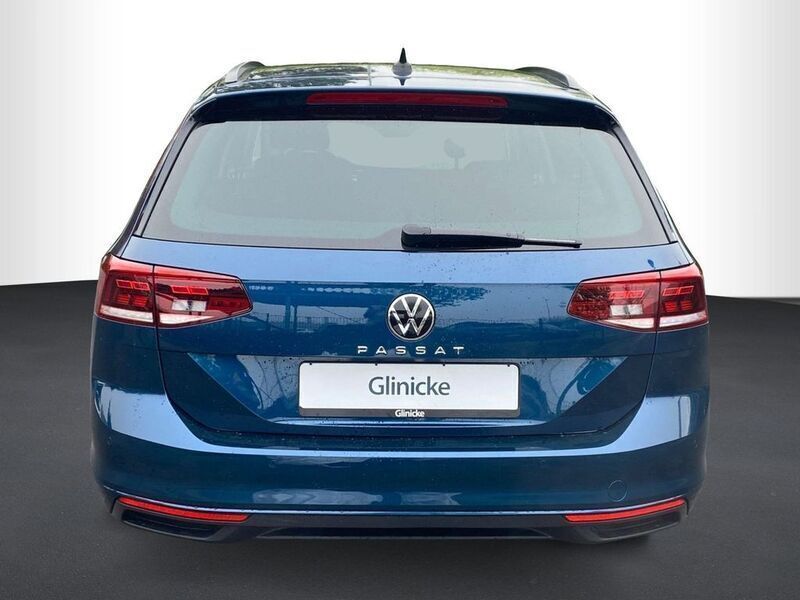 Gebraucht VW Passat Business 150 PS (110 kW) 2023 Aquamarinblau metallic Kombi