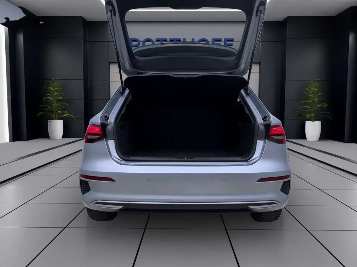 Second-hand Audi A3 Advanced 150 CP (110 kW) 2024 Argintiu Berlinǎ
