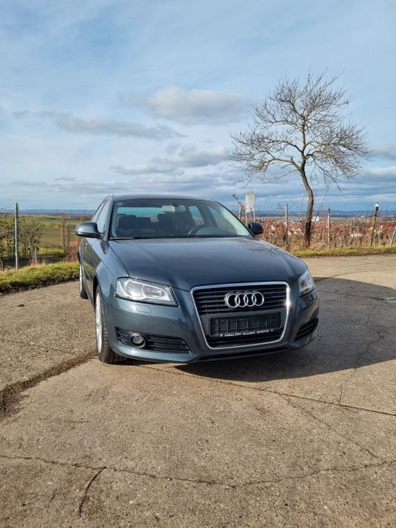 Blau Gebraucht 2010 Audi A3 Sportback Attraction Limousine | 5.800 € (Guter Preis) - Bild 1/3