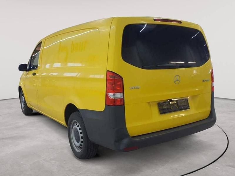 Gebraucht Mercedes Vito 102 PS (75 kW) 2021 Verkehrsgelb Van