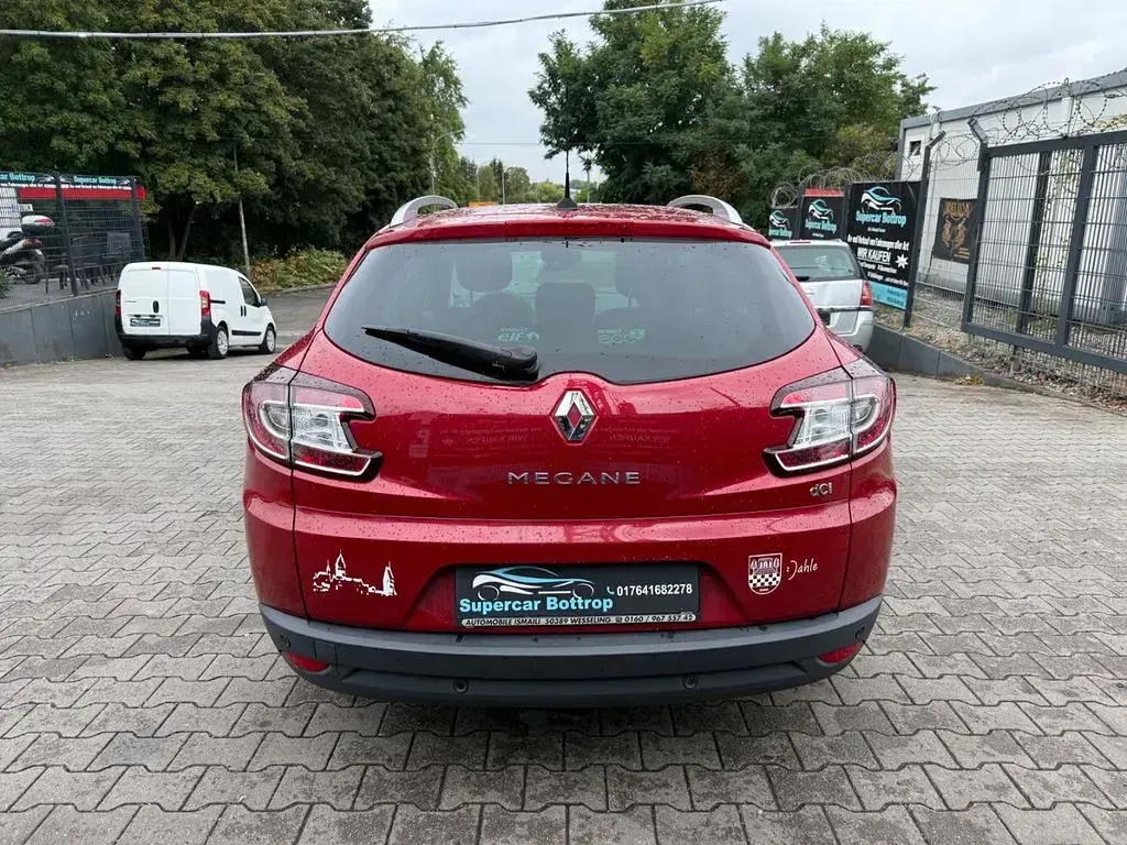 Gebraucht Renault Mégane III Dynamique 131 PS (96 kW) 2011 Rot Limousine