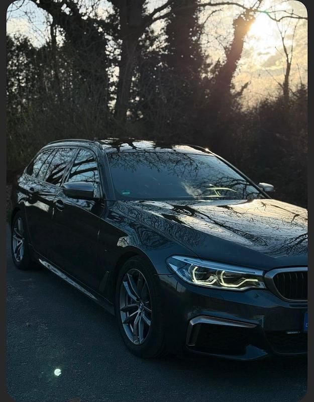 Gebraucht BMW M550 400 PS (294 kW) 2019 Grau Limousine