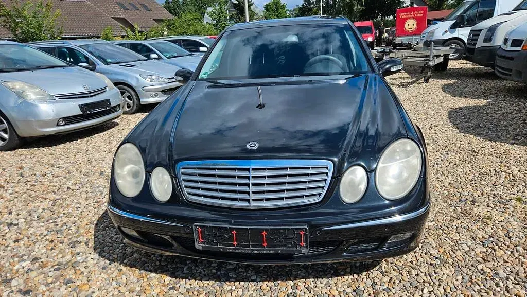 Gebraucht Mercedes E240 Elegance 177 PS (130 kW) 2003 Schwarz Limousine