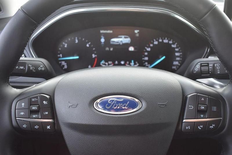 Usado Ford Focus Titanium 116 CV (85 kW) 2025 Gris Berlina