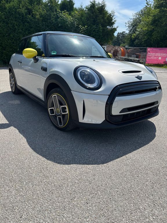 Weiß Gebraucht 2022 Mini Cooper SE Classic Kleinwagen | 17.200 € (Guter Preis) - Bild 1/4