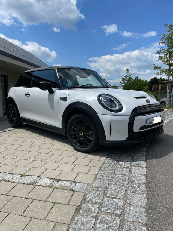 Weiß Gebraucht 2023 Mini Cooper SE Classic Kleinwagen | 19.990 € (Guter Preis) - Bild 1/4