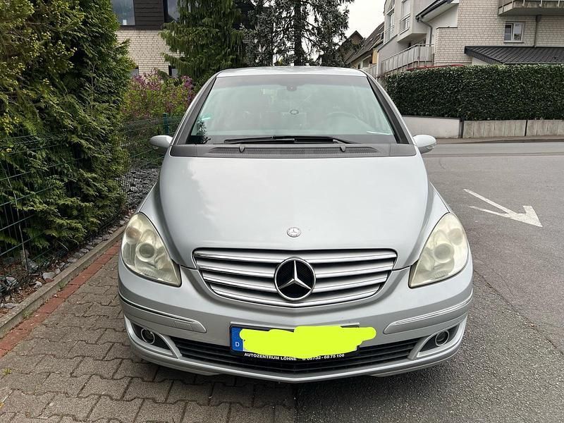 Silber Gebraucht 2008 Mercedes B200 Van / Kleinbus | 6.450 € (Etwas zu teuer) - Bild 1/4