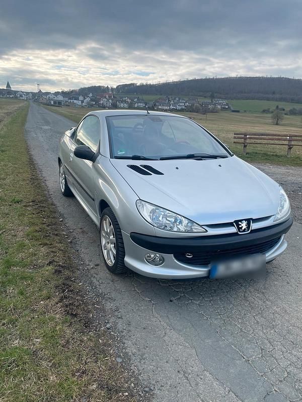 Gebraucht Peugeot 206 CC 136 PS (100 kW) 2002 Silber Cabrio