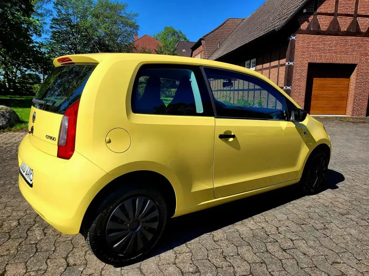 Gebraucht Skoda Citigo Active 60 PS (44 kW) 2012 Sunflowergelb Kleinwagen