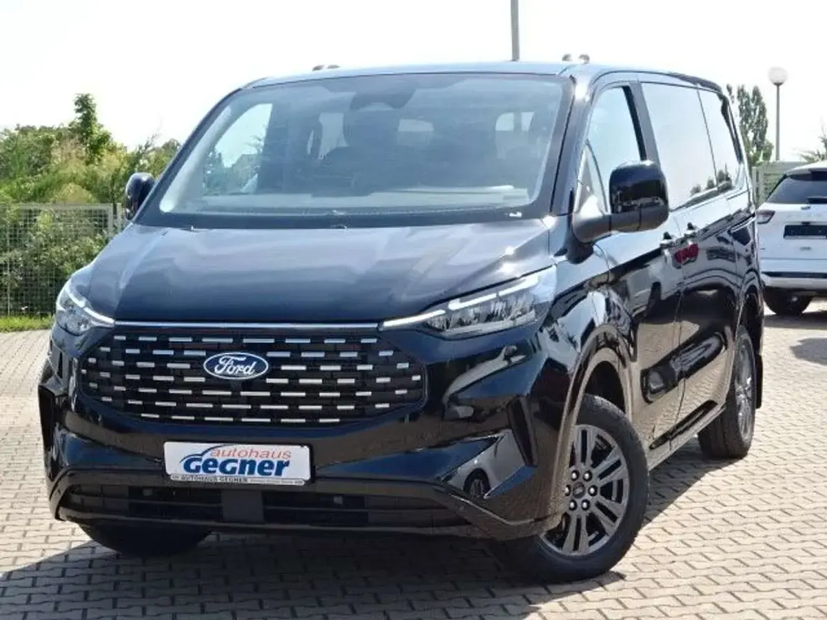 Gebraucht Ford Tourneo Titanium 170 PS (125 kW) 2024 Agatheblack Van / Kleinbus