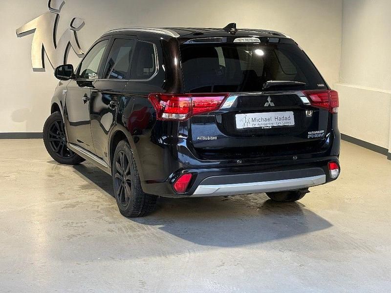 Gebraucht Mitsubishi Outlander P-HEV Top 203 PS (149 kW) 2017 Schwarz SUV