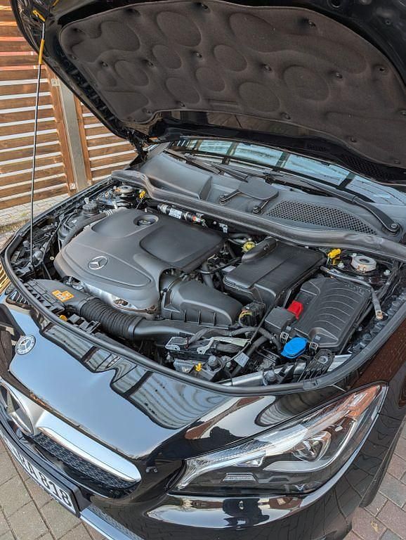 Gebraucht Mercedes CLA200 Shooting Brake Urban 156 PS (114 kW) 2019 Schwarz Kombi