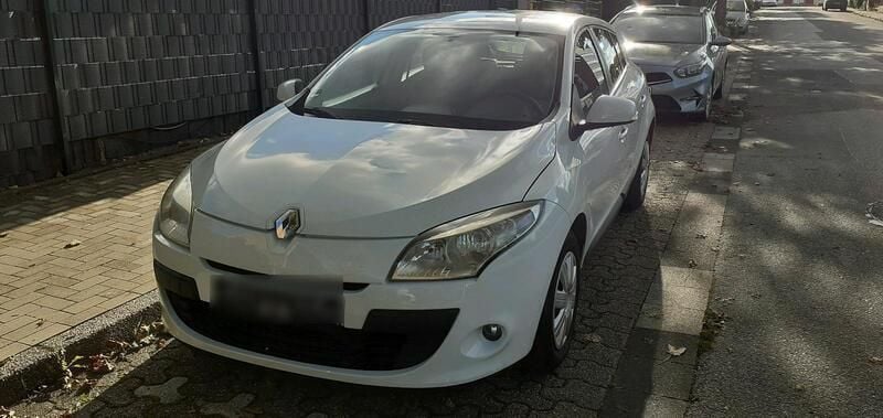 Weiß Gebraucht 2009 Renault Mégane III Kombi | 2.650 € - Bild 1/4