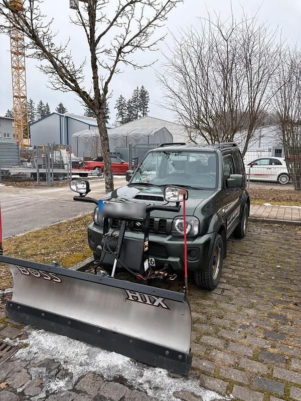 Grün Gebraucht 2017 Suzuki Jimny SUV | 21.420 € (Teuer) - Bild 1/4