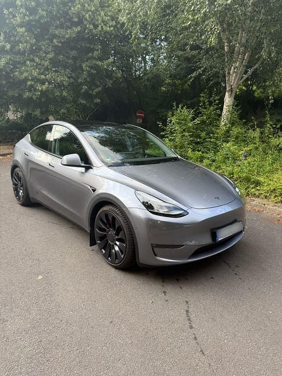 Grau Gebraucht 2023 Tesla Model Y Performance SUV | 41.800 € (Fairer Preis) - Bild 1/4