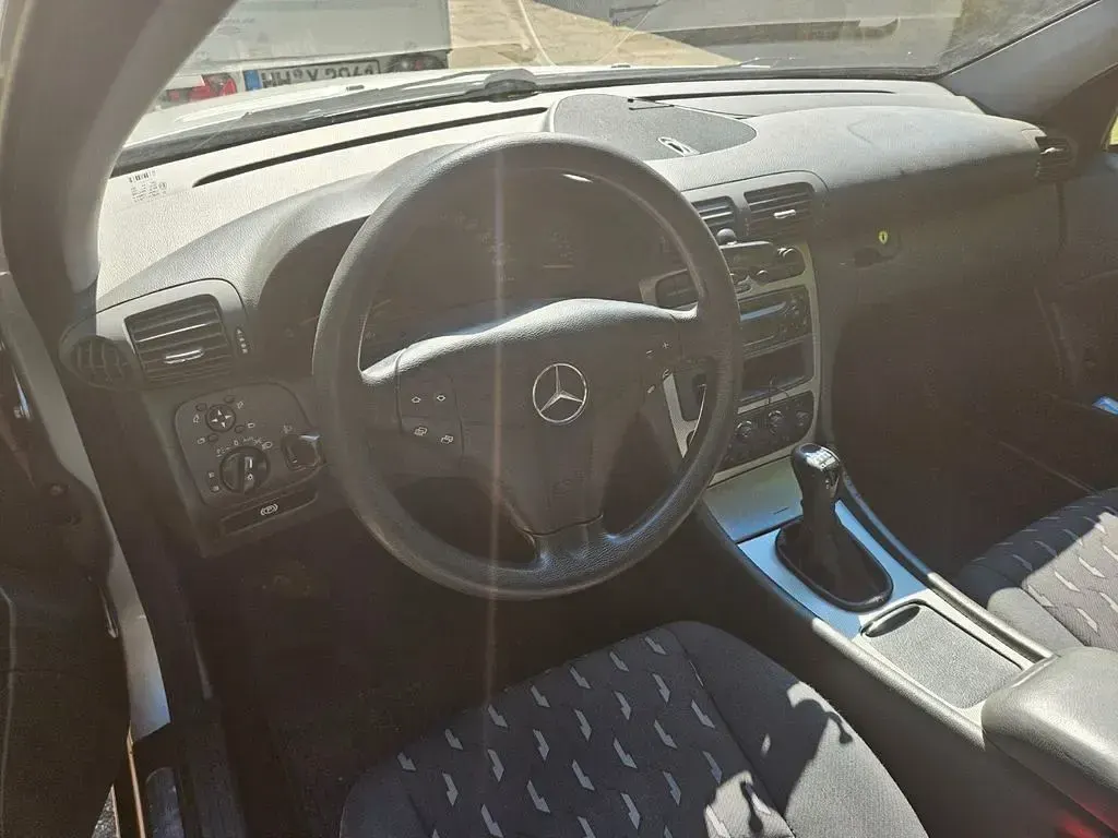 Gebraucht Mercedes C180 129 PS (94 kW) 2002 Silber Coupé