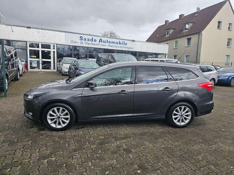 Gebraucht Ford Focus Titanium 120 PS (88 kW) 2016 Grau Limousine