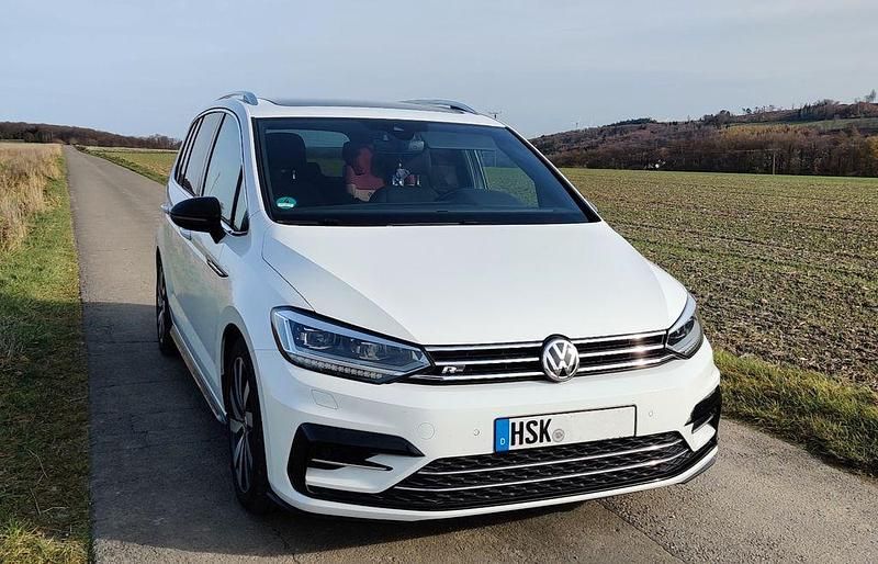 Weiß Gebraucht 2016 VW Touran Highline Van / Kleinbus | 17.000 € (Guter Preis) - Bild 1/4