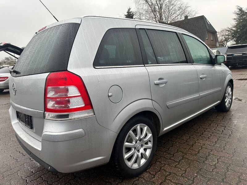 Gebraucht Opel Zafira 140 PS (102 kW) 2011 Silber Van / Kleinbus