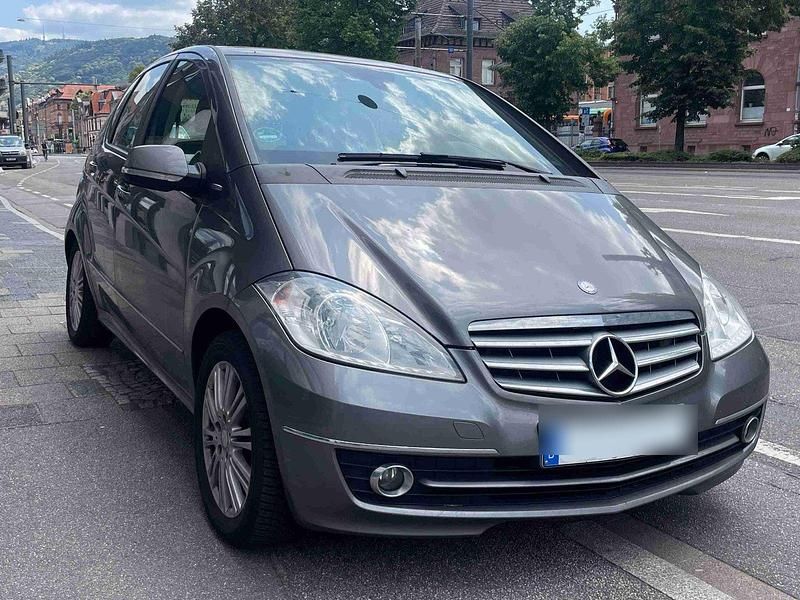 Silber Gebraucht 2009 Mercedes A180 Kleinwagen | 950 € (Superpreis) - Bild 1/4