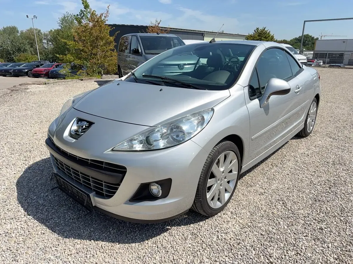 Gebraucht Peugeot 207 CC Platinum 156 PS (114 kW) 2010 Silber Cabrio