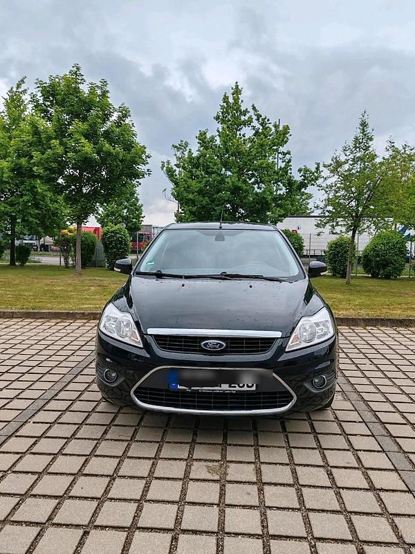 Schwarz Gebraucht 2010 Ford Focus Kleinwagen | 2.650 € (Fairer Preis) - Bild 1/4