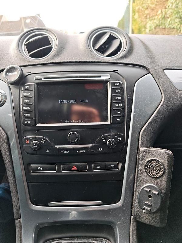 Gebraucht Ford Mondeo 140 PS (102 kW) 2010 Silber Kombi