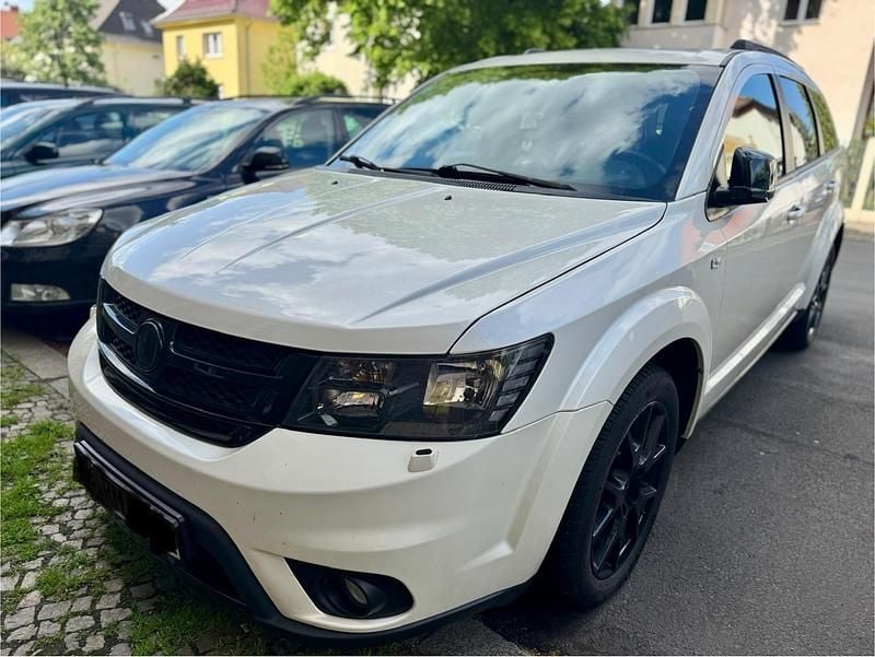 Weiß Gebraucht 2015 Fiat Freemont Black Code SUV | 9.900 € (Guter Preis) - Bild 1/4