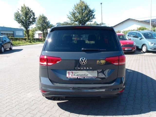 Gebraucht VW Touran Active 150 PS (110 kW) 2022 Grau Van / Kleinbus