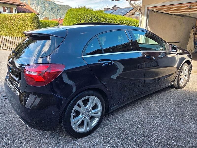 Gebraucht Mercedes A200 Urban 136 PS (100 kW) 2016 Limousine