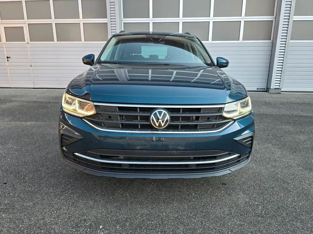 Gebraucht VW Tiguan Life 150 PS (110 kW) 2023 Nightshade blue metallic SUV