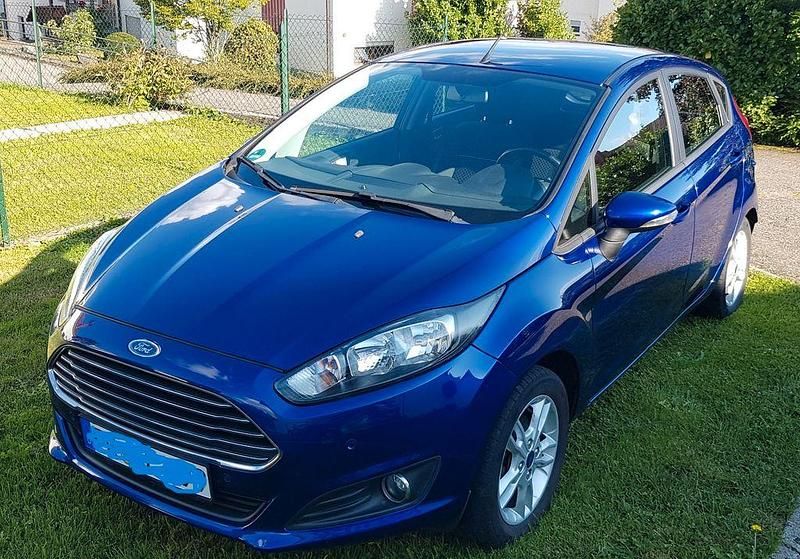 Blau Gebraucht 2015 Ford Fiesta Trend Kleinwagen | 5.900 € (Guter Preis) - Bild 1/4
