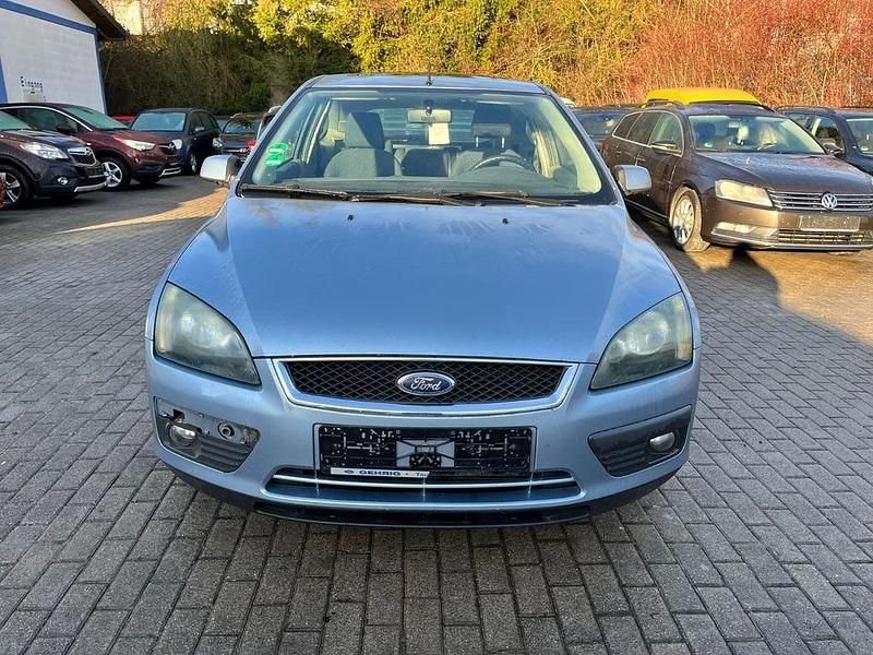 Blau Gebraucht 2005 Ford Focus Sport Limousine | 699 € (Superpreis) - Bild 1/4