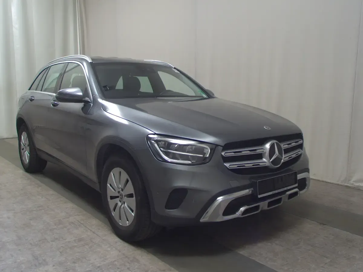Gebraucht Mercedes GLC200 163 PS (119 kW) 2021 Selenitgrau (metallic) SUV
