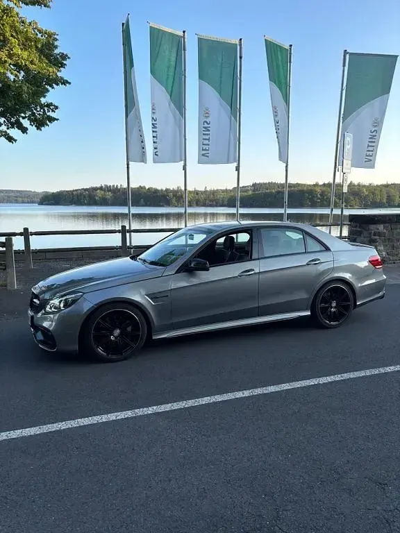 Gebraucht Mercedes E63 AMG AMG 387 PS (284 kW) 2009 Grau Limousine