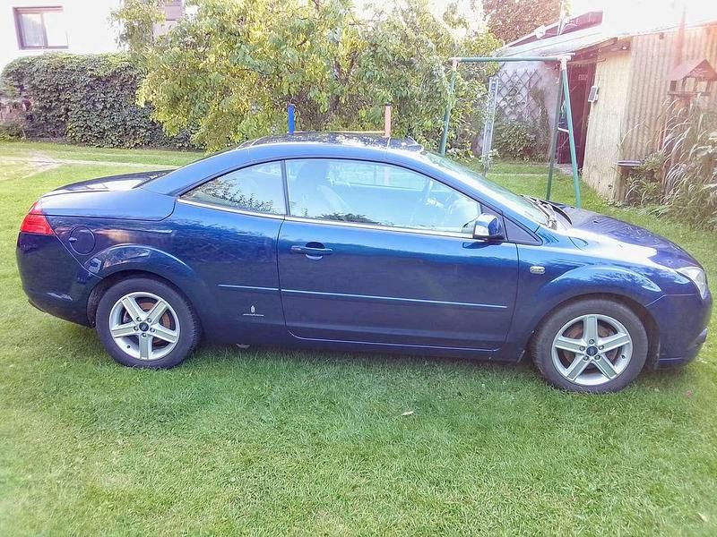 Blau Gebraucht 2008 Ford Focus Cabriolet Trend Cabrio | 3.500 € (Fairer Preis) - Bild 1/4