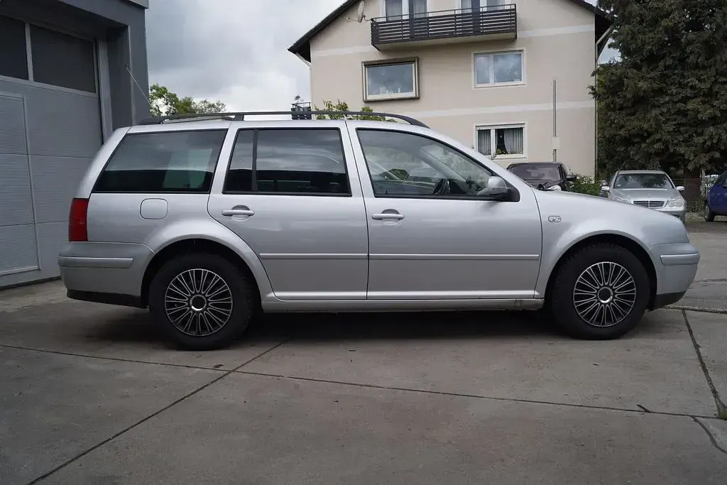 Używany VW Golf IV Style 75 KM (55 kW) 2006 Srebrny Kombi