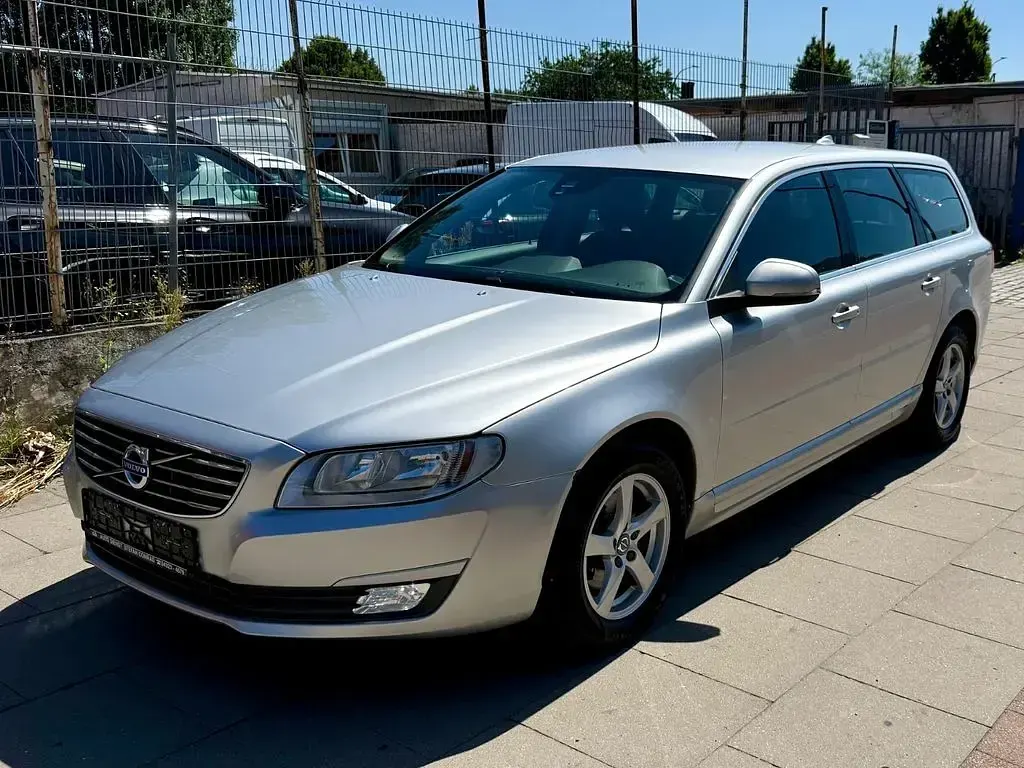 Gebraucht Volvo V70 Standard 150 PS (110 kW) 2016 Silber Kombi