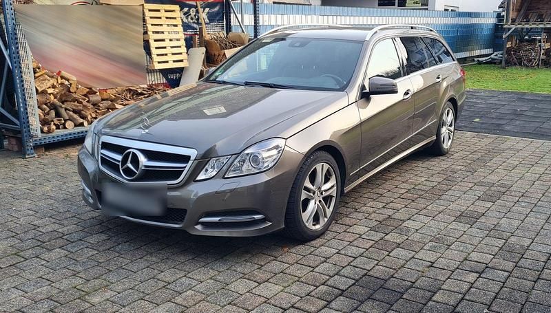 Gebraucht Mercedes E250 Avantgarde 204 PS (150 kW) 2012 Braun Kombi