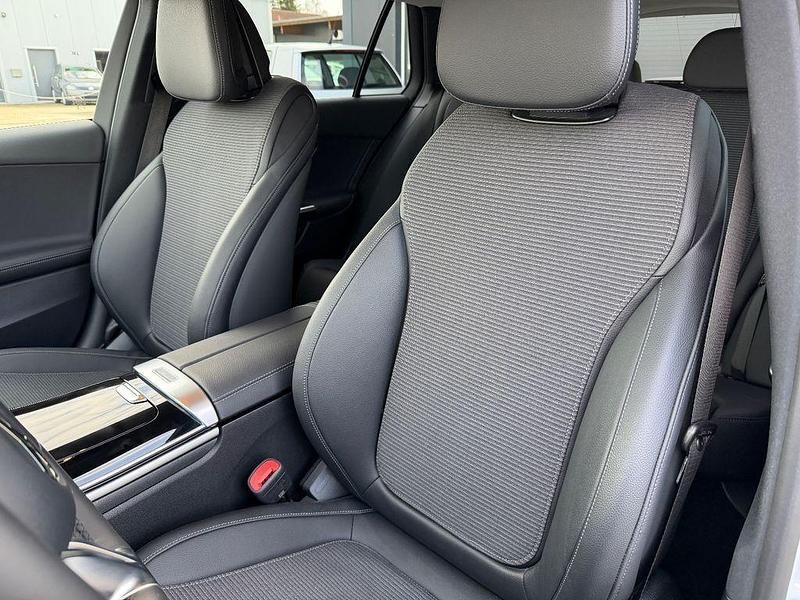 Gebraucht Mercedes C220 197 PS (144 kW) 2025 Silber Limousine