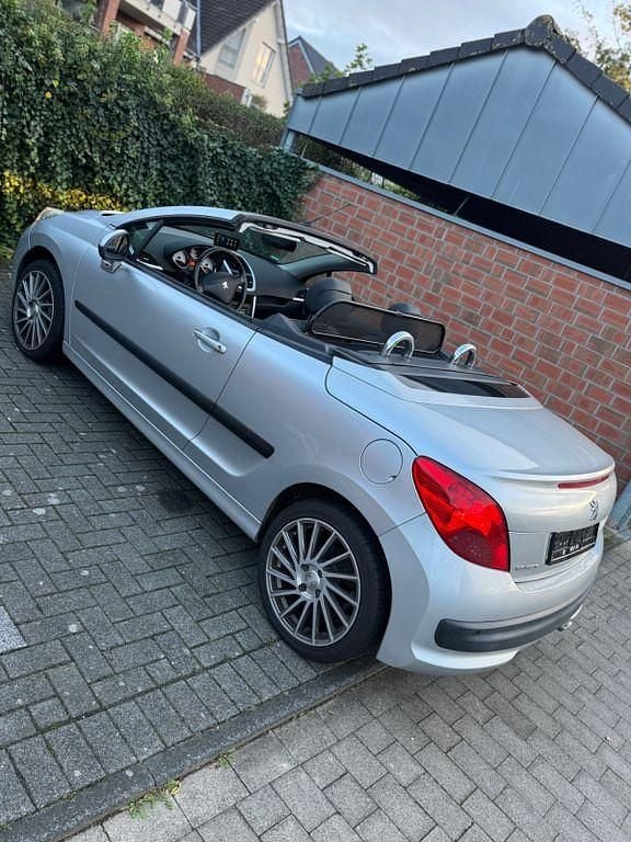 Silber Gebraucht 2007 Peugeot 207 CC Platinum Cabrio | 3.750 € (Guter Preis) - Bild 1/4