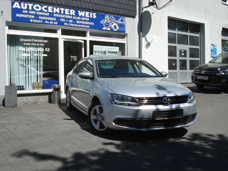 Silber Gebraucht 2012 VW Jetta Comfortline Limousine | 8.900 € (Etwas zu teuer) - Bild 1/4