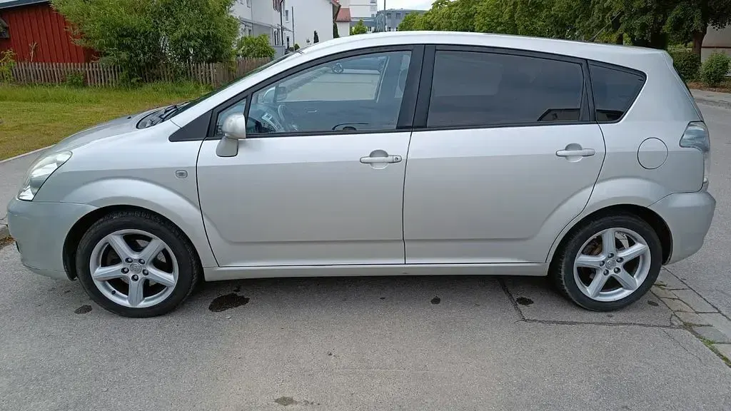 Gebraucht Toyota Corolla Verso 129 PS (94 kW) 2007 Silber Van / Kleinbus
