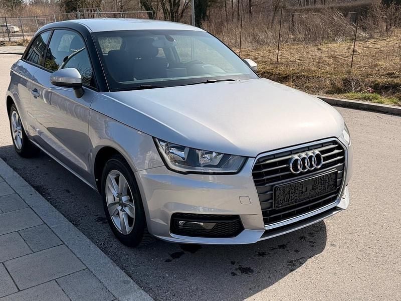 Second-hand Audi A1 Design 82 CP (60 kW) 2016 Argintiu Hatchback