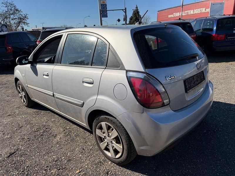 Gebraucht Kia Rio Vision 97 PS (71 kW) 2011 Silber Limousine