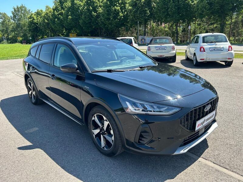 Schwarz Gebraucht 2024 Ford Focus Active Limousine | 25.900 € (Fairer Preis) - Bild 1/4